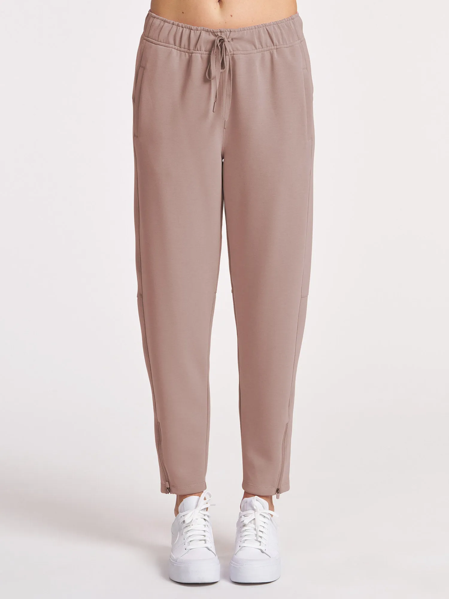 Relaxed Look Ultraluxe Barrel Leg Zip Pant