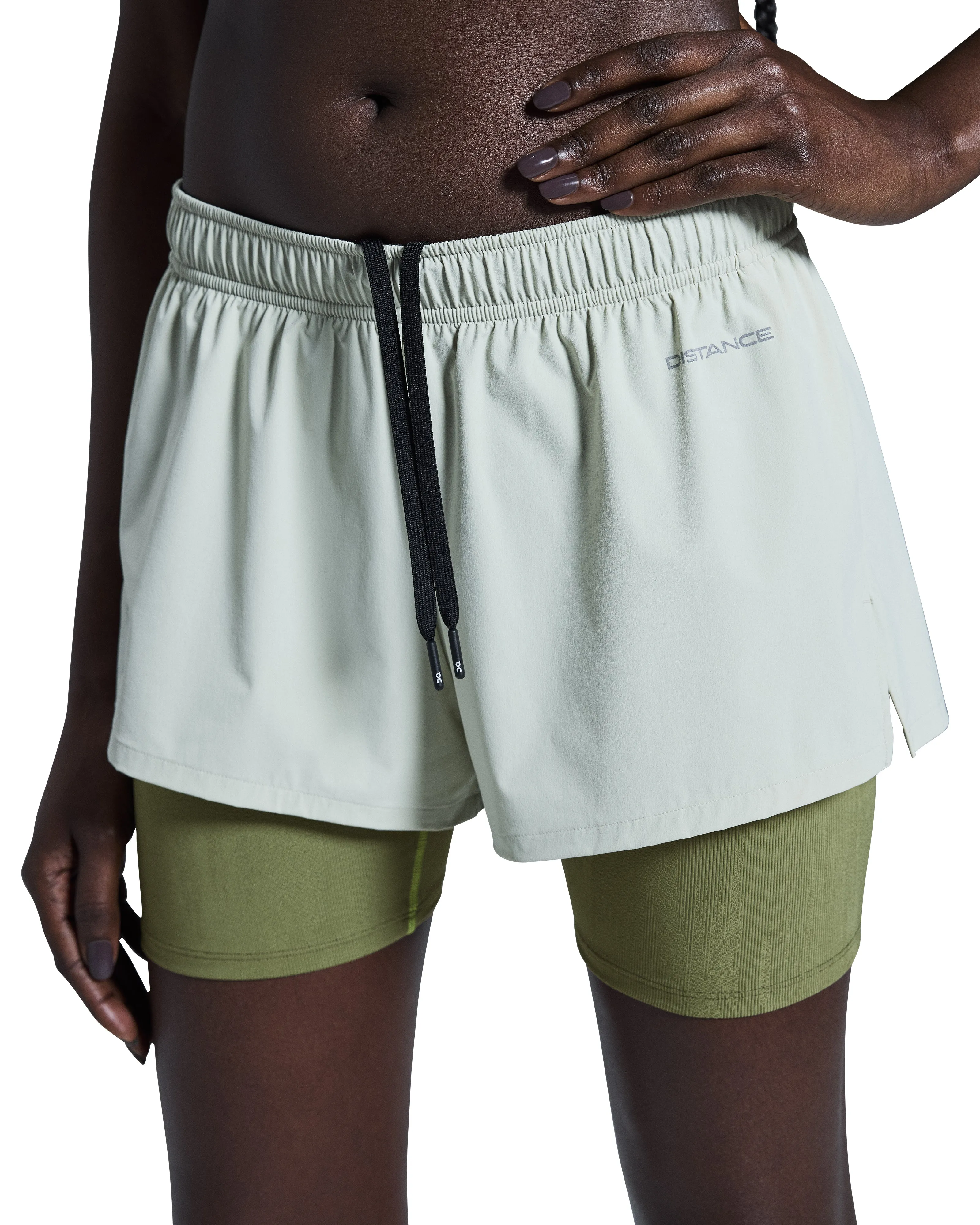 On Women's Pace Shorts DISTANCE Chalk Utility Mode