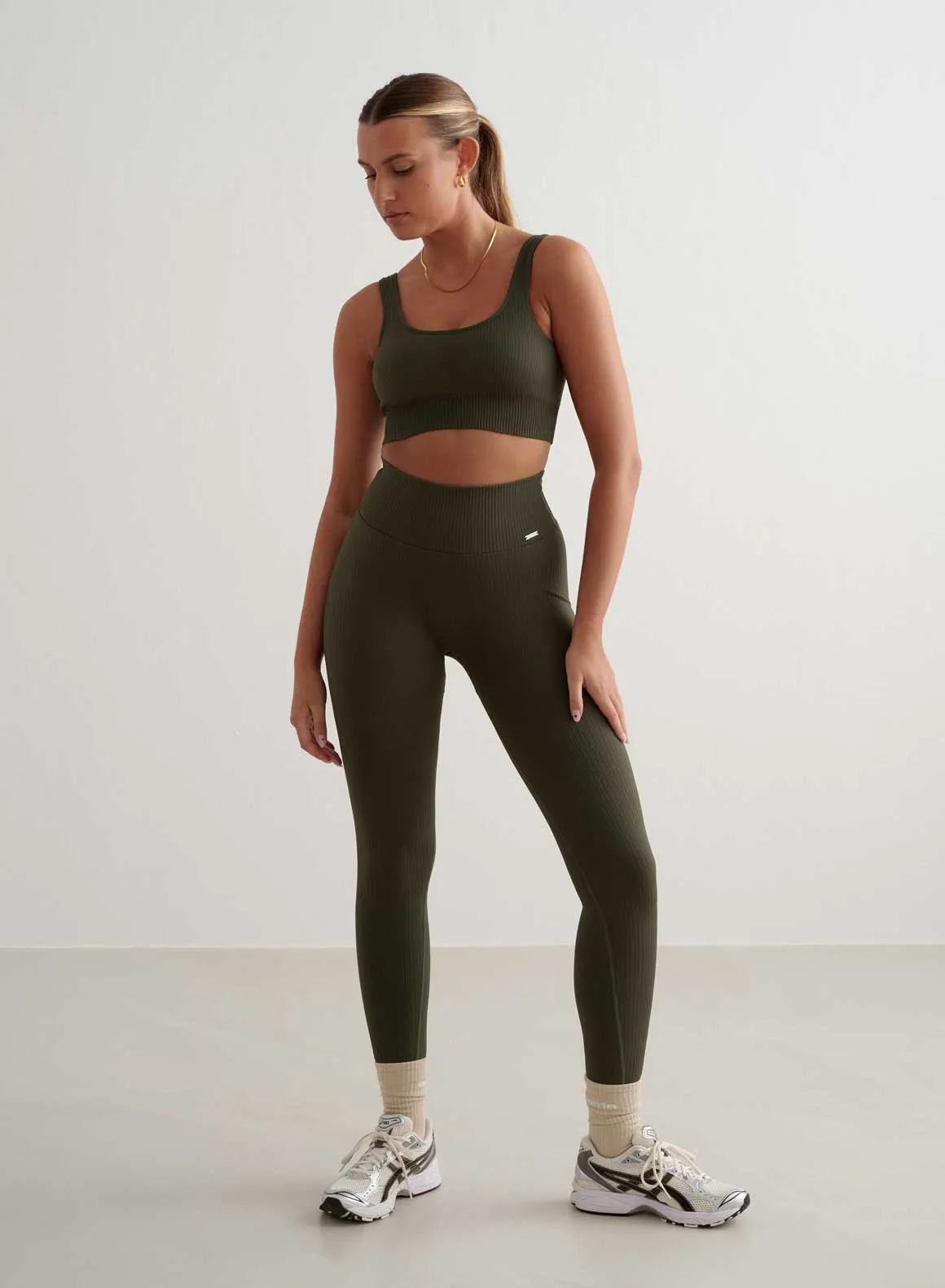 Khaki Ribbed Seamless Bra Crease-resistant seams Mesh workout gear