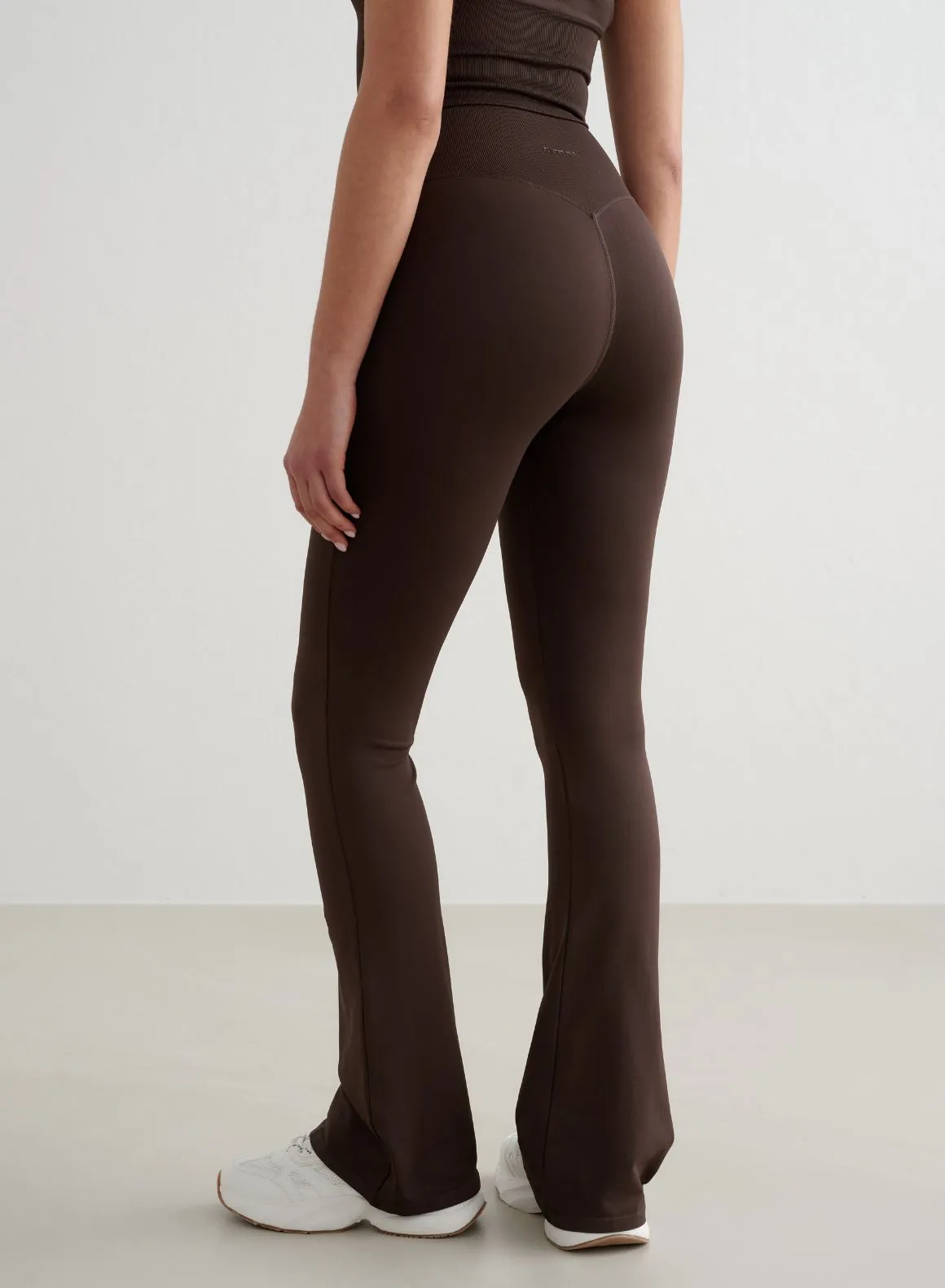 Chocolate Shape Seamless Flare Tights & Cross Back Bralette Set Stay Lightness difficult to install