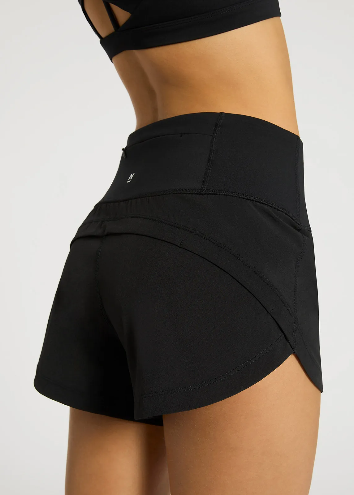 In Tempo Woven Short Athletic Look