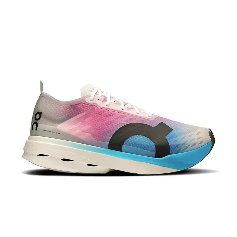 On CloudBoom Strike - Womens running with a rubber outsole foam - filled - feature shoes