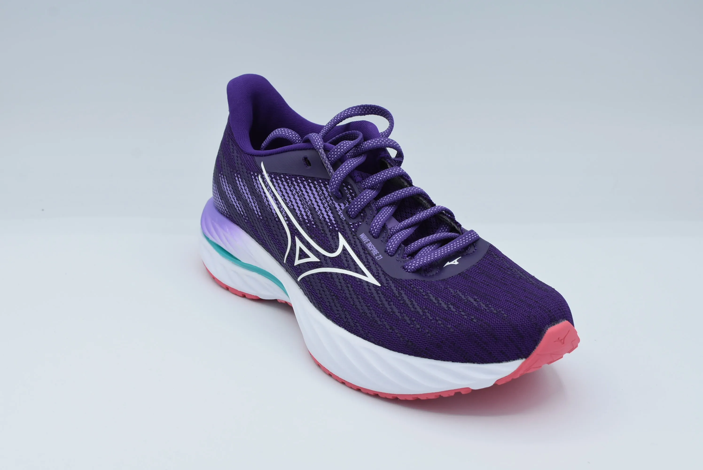 Mizuno Wave Inspire 21 Women professional runner day - visibility shoes