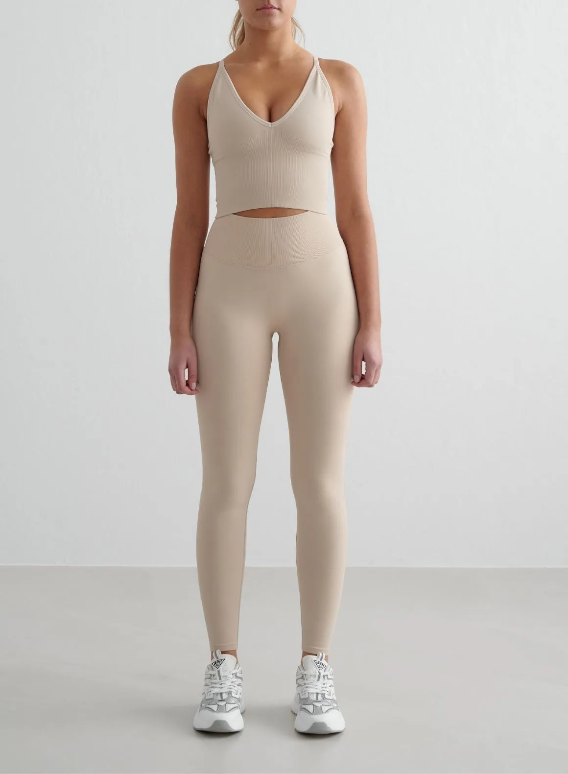 Clay Shape Seamless Tights & Cross Back Bralette Set RapidCharging Compatibility