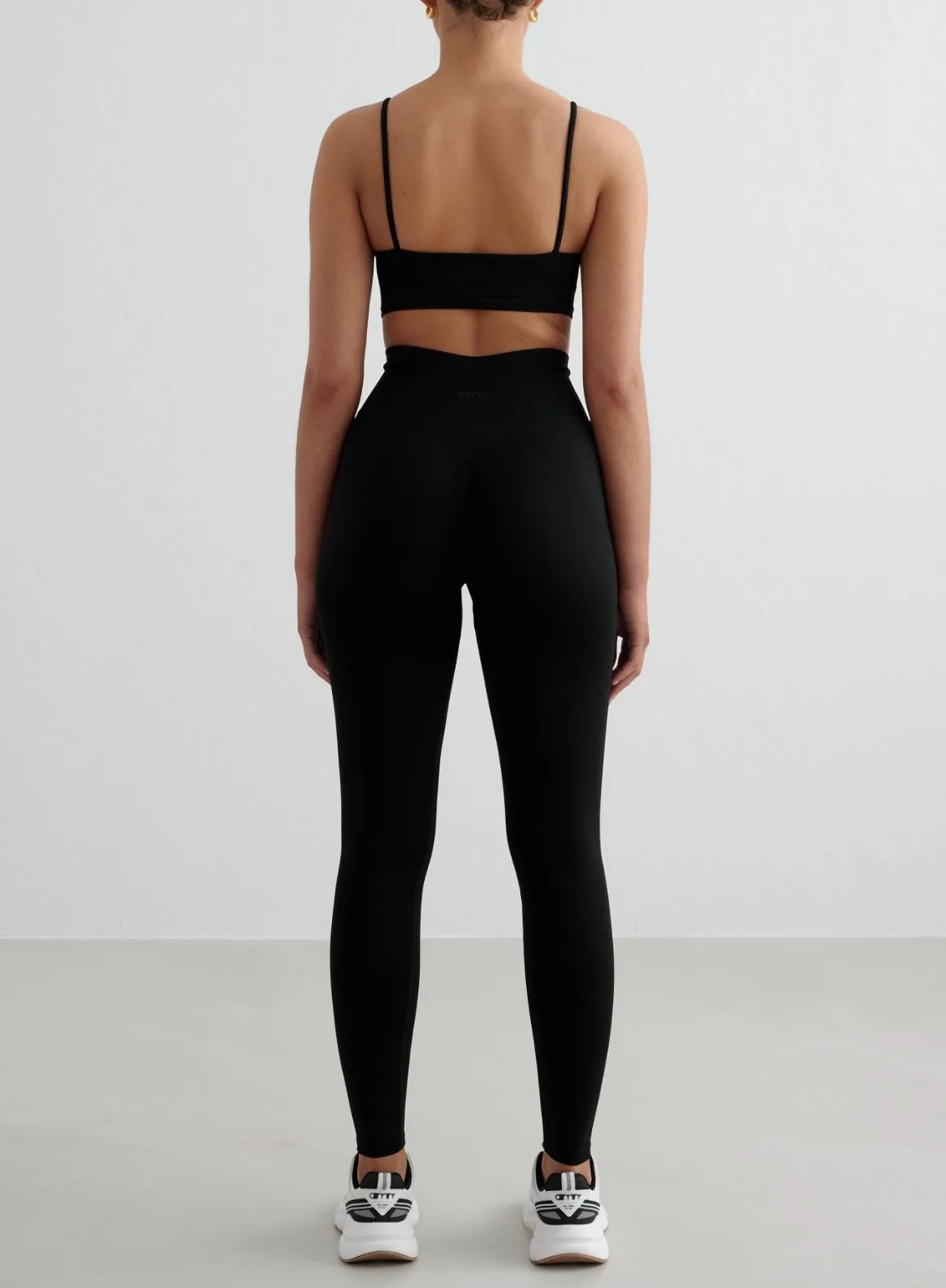 Long fit seams Black Shape Seamless Strap Bra