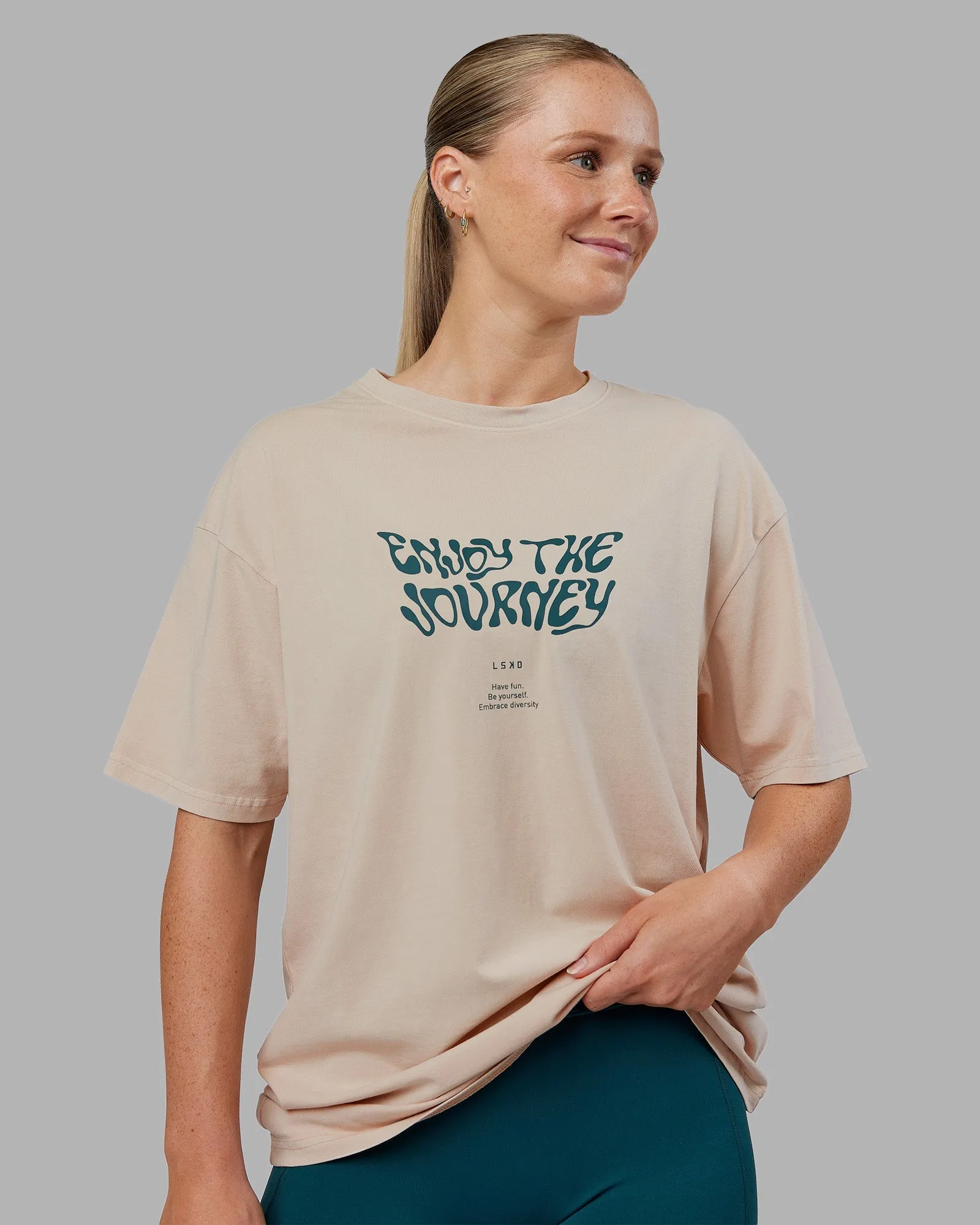 Journey FLXCotton Oversized Tee - Washed Shale Beige-Dark Moss All Day Flex Light and Breathable