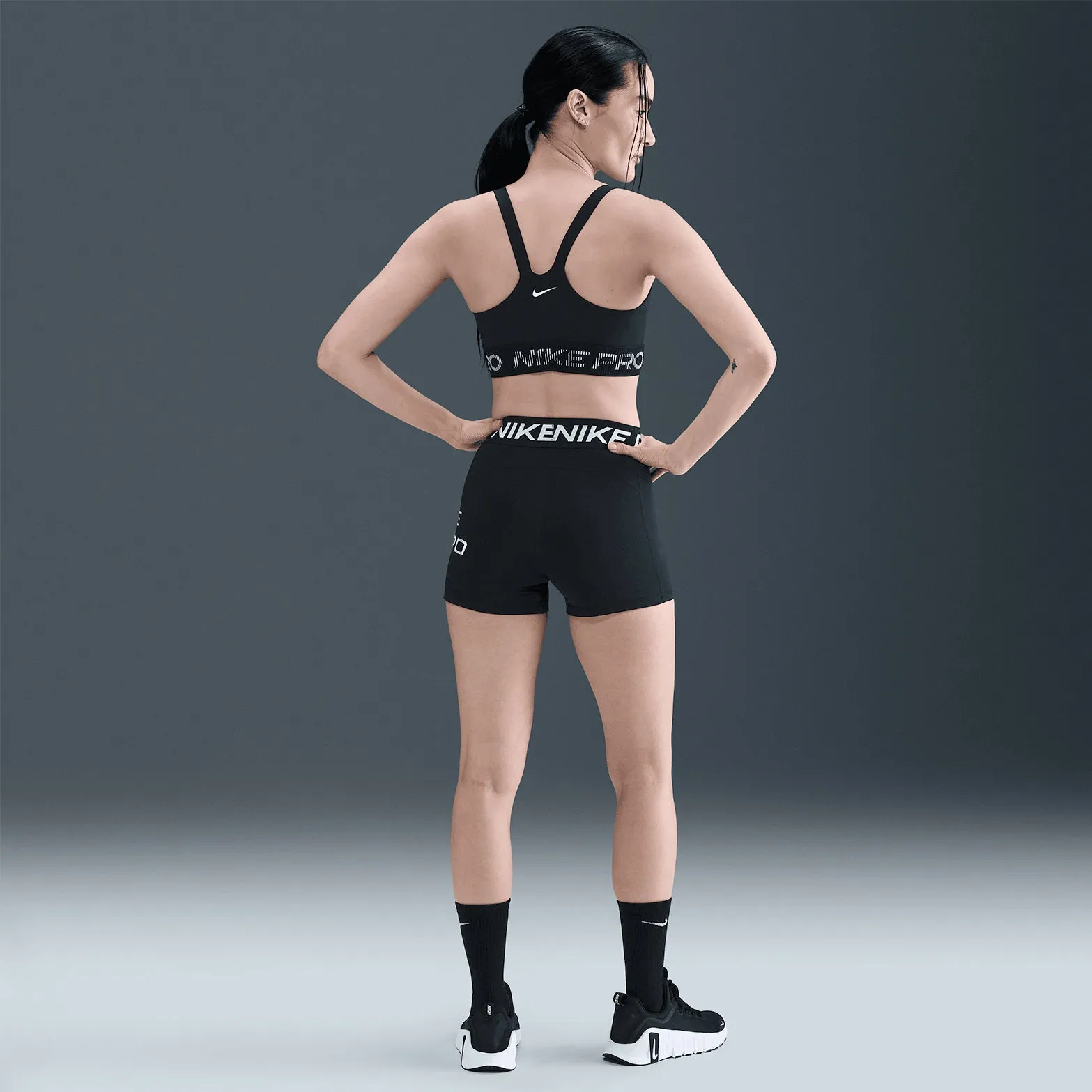 Flexible frame Seamless Material Women's Light-Support Sports Bra Black / White