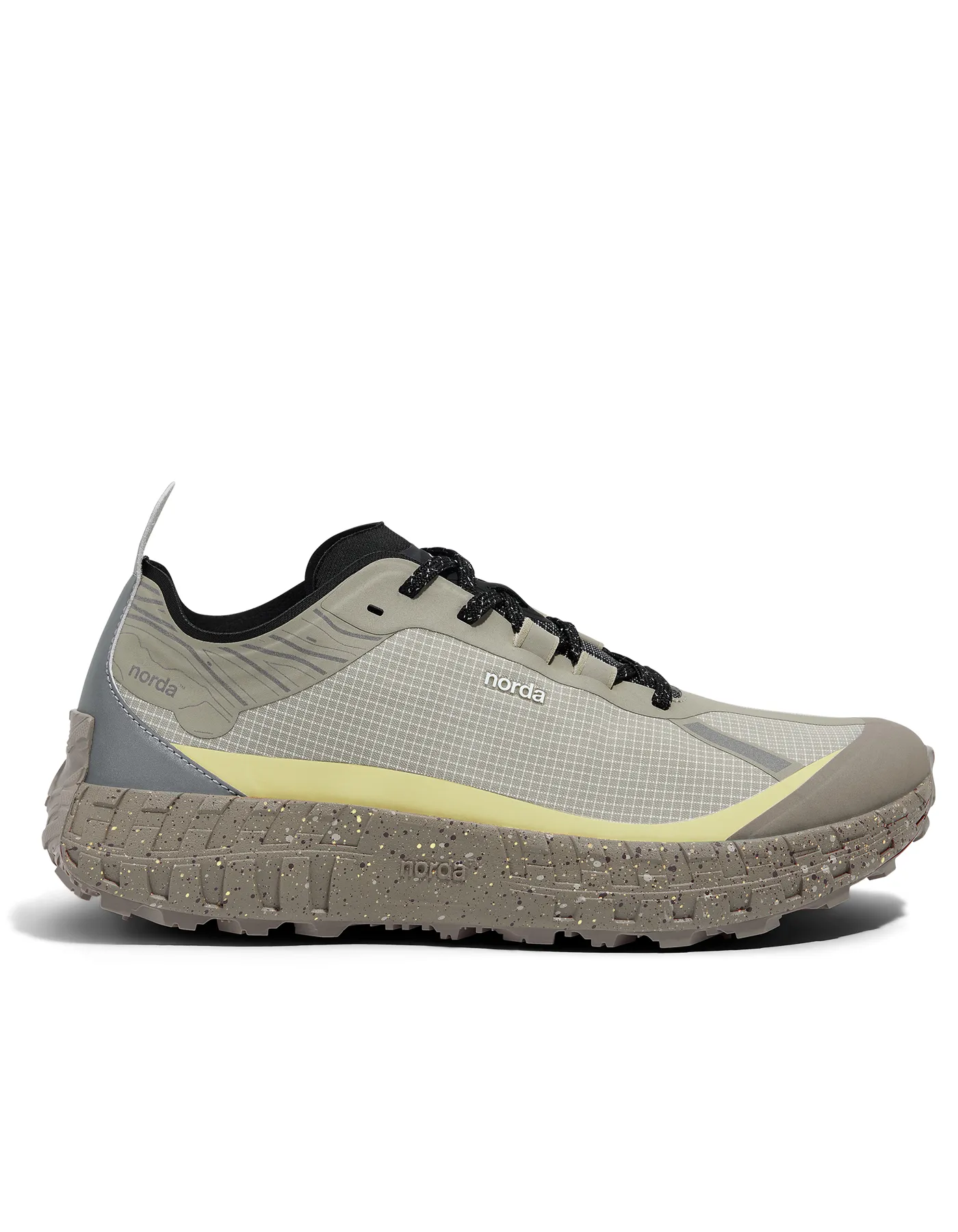 001A - Women's daily training trail shoes All Weather Performance